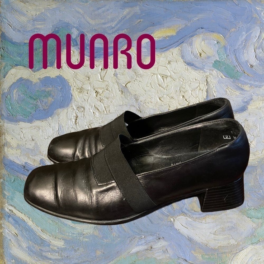 Munro Women'sย Black LeatherโHeeled Loafersโ5.5
